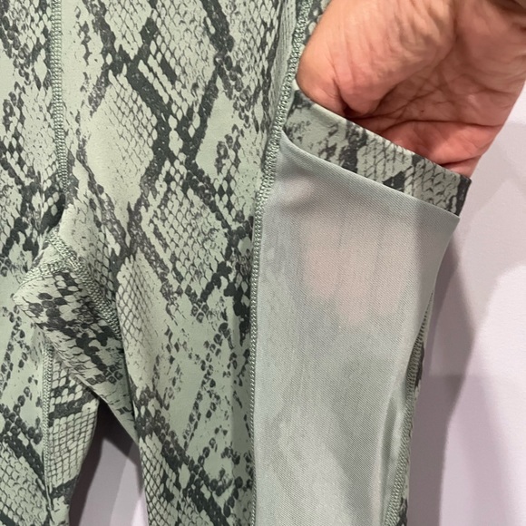 Fabletics On-The-Go PowerHold® High-Waisted Legging - Picture 7 of 9